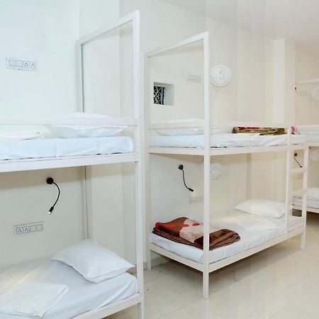 The Charlie'S Hostel New Delhi Exterior photo
