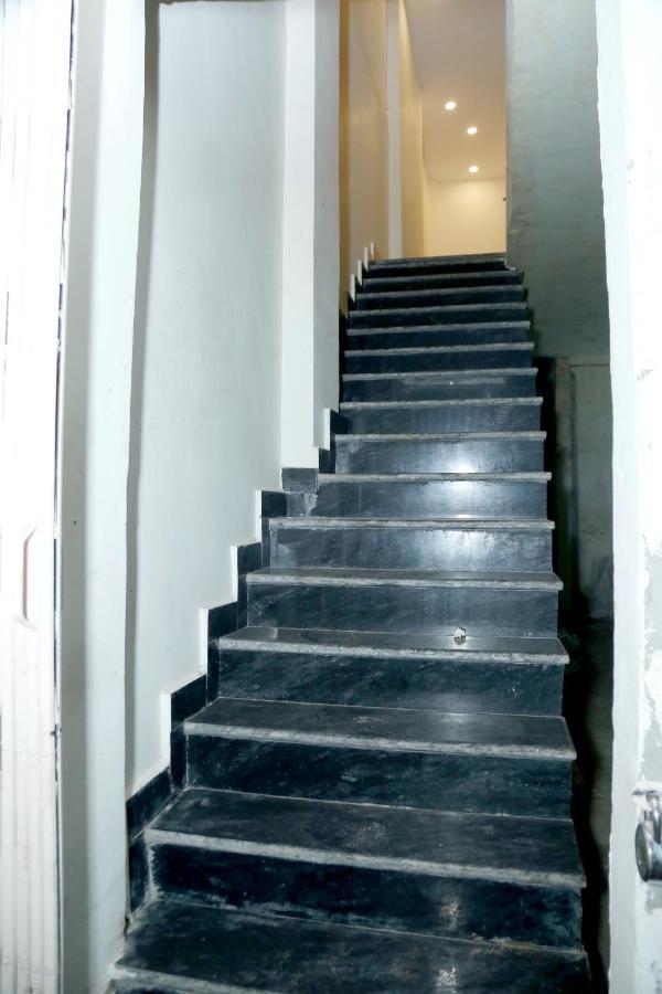 The Charlie'S Hostel New Delhi Exterior photo