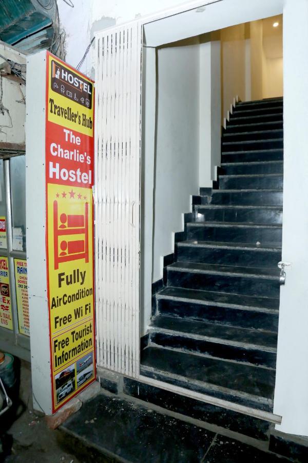 The Charlie'S Hostel New Delhi Exterior photo