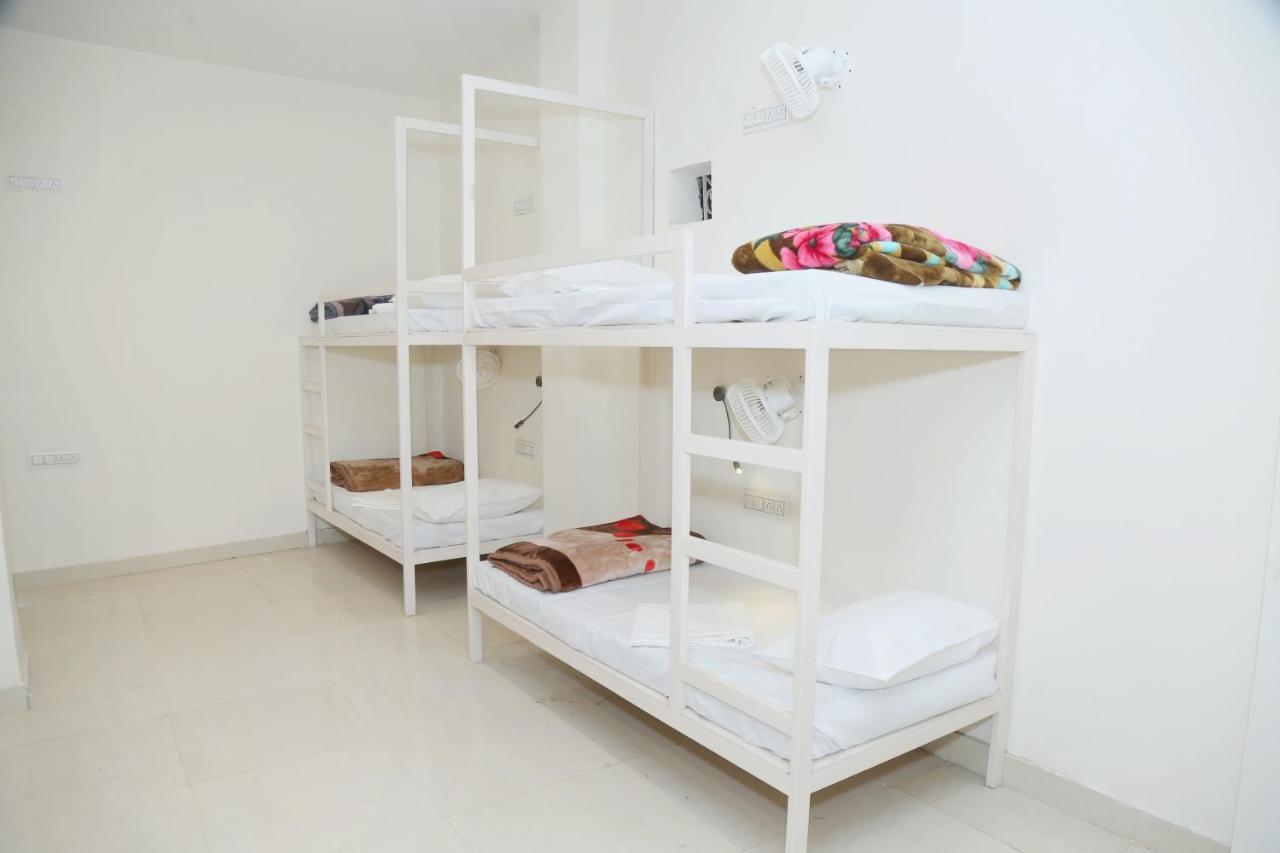 The Charlie'S Hostel New Delhi Exterior photo